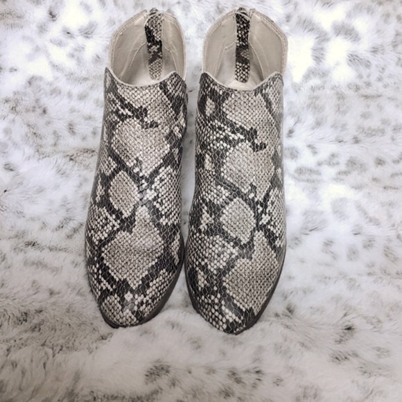 DOLCE VITA Karsen Bootie - Picture 2 of 5